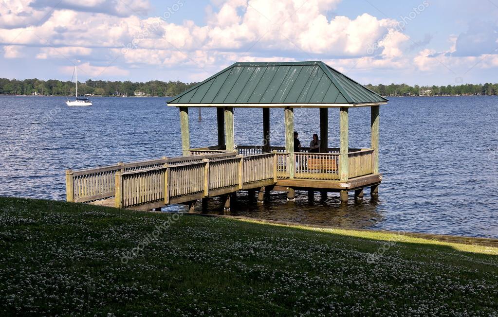New Bern, NC Neuse River Viewing Pavilion Stock Editorial Photo