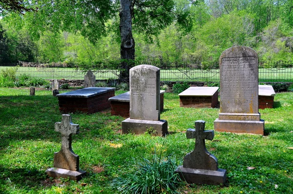 Hillsborough, Carolina del Norte: Tierra de entierro de la familia Kirkland — Foto de Stock