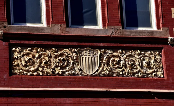 Nowy Berno, NC: City Hall Bas Relief panel — Zdjęcie stockowe