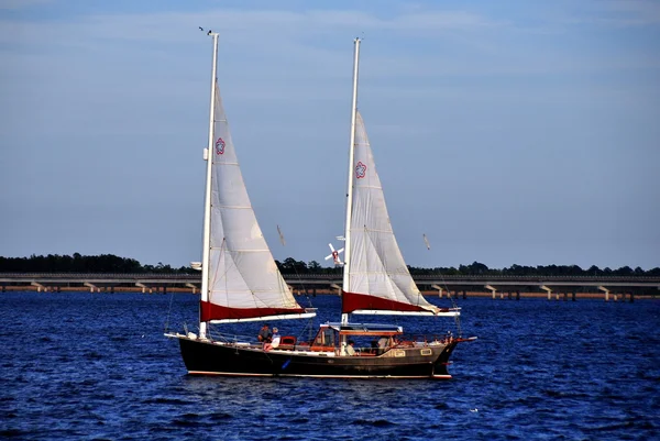 New Bern, NC: Sailing Ship on the Neuse River — Stock Photo, Image