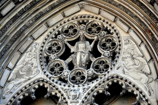 New York City: Christus in Majesteit venster in kathedraal St. Johannes de goddelijke — Stockfoto