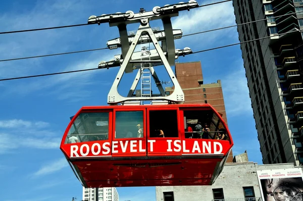 NYC: Roosevelt Island tramwaj — Zdjęcie stockowe