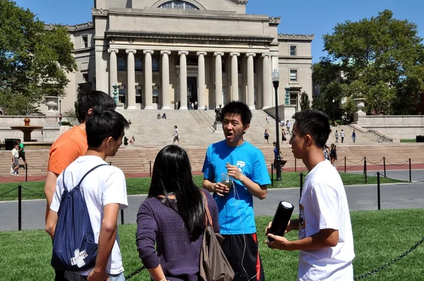 纽约： 哥伦比亚大学的亚洲学生 — 图库照片