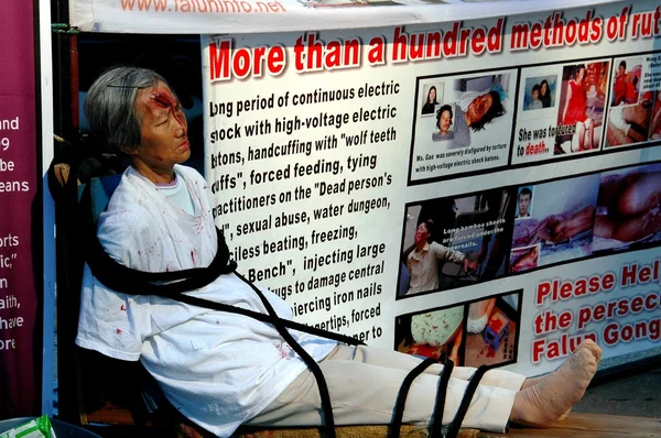 Нью-Йорк: Демонстрант Фалуньгун — стоковое фото