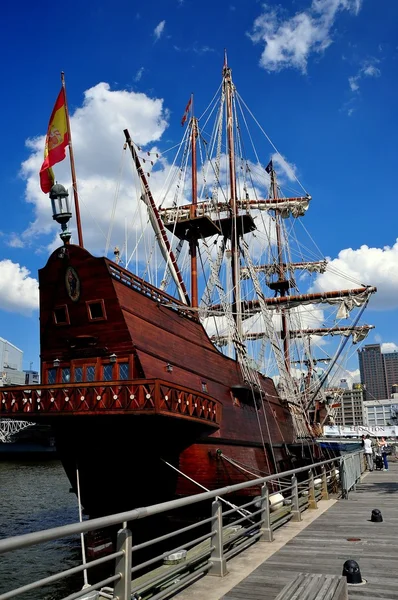 ニューヨーク: エル ガレオン スペイン帆船 — ストック写真