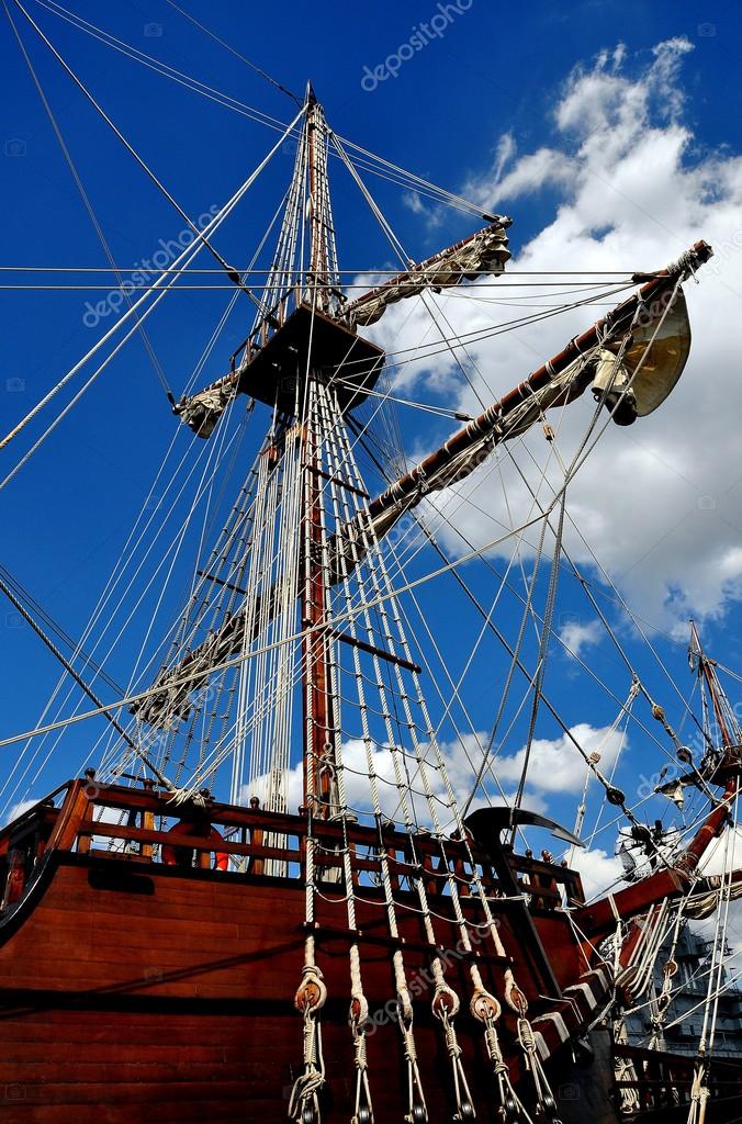 NYC El Galeon Spanish Sailing Ship Stock Editorial Photo © LeeSnider