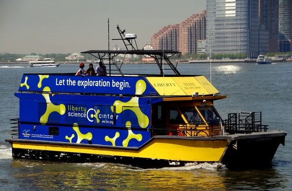 NYC: научный центр Liberty State Shi Ferry — стоковое фото