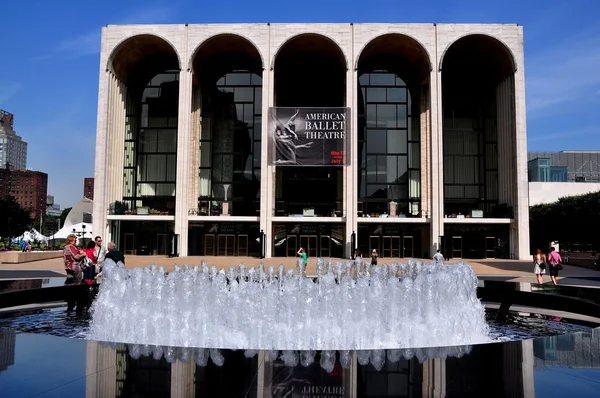 纽约 ︰ 遇见在林肯中心的歌剧 — 图库照片