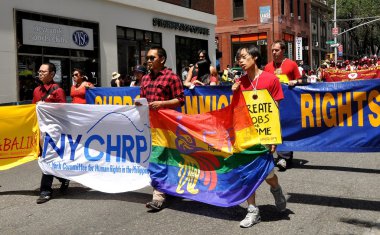 NYC: Yürüyüşçüler, Filipinler Bağımsızlık günü yürüyüşü