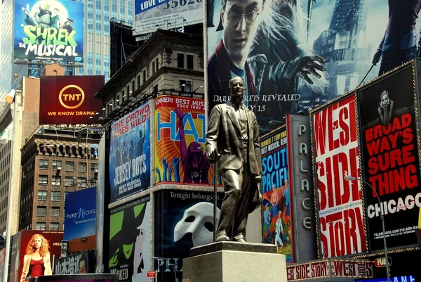 NYC: Times Square a socha George M. Cohan — Stock fotografie