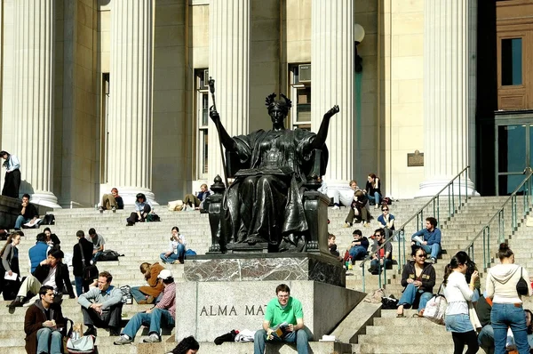 NYC: Alma Mater Sculpture at Columbia University — Stock Photo, Image