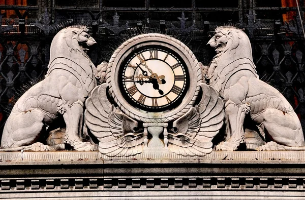 NYC: Relógio Art Deco na Apple Savings Bank — Fotografia de Stock