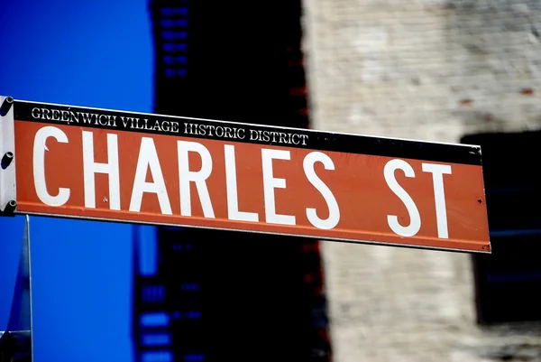 NYC: Znamení Charles Street v historické čtvrti — Stock fotografie