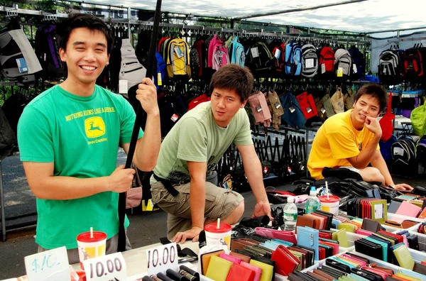 NYC: Chinese Vendors Selling Merchandise — Stock Photo, Image