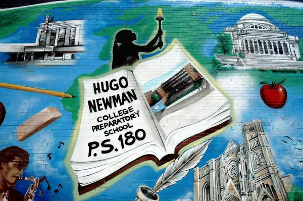 NYC: Hugo Newman Preparatory School Wall Mural — Stock Photo, Image