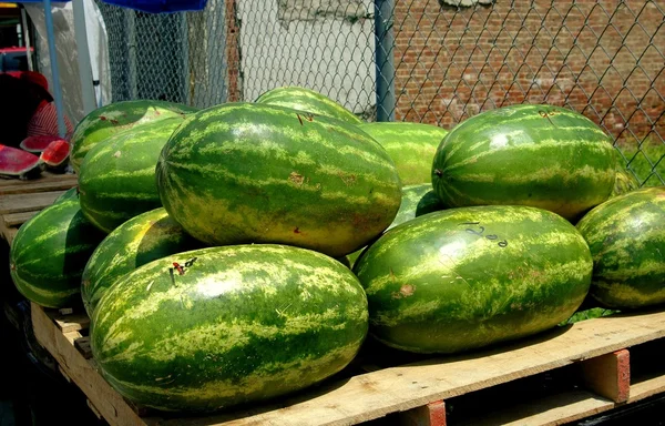 NYC: Street Vendor's Watermelon Display — Stock Photo, Image