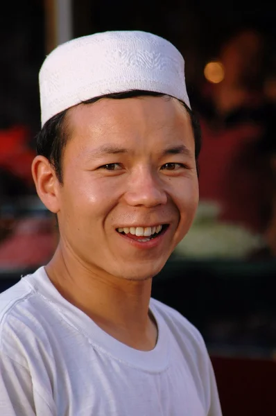 Xi'an, Chiny: uśmiechnięty człowiek muzułmańskich — Zdjęcie stockowe