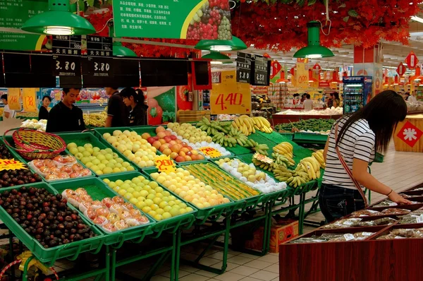 Xi'an, Çin: meyve bölümü hong dünya süpermarket — Stok fotoğraf