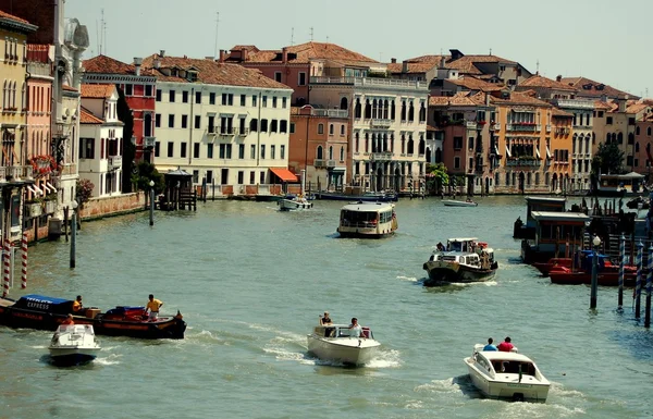 Venice, Italy: Boats on Grand Canal — Stock Photo, Image