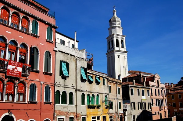 Venice, Italy: Plazza Schiavoni and Venetian Mansions — Stock Photo, Image