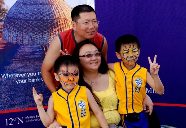 Queens, NY: Família em Dragon Boat Races — Fotografia de Stock