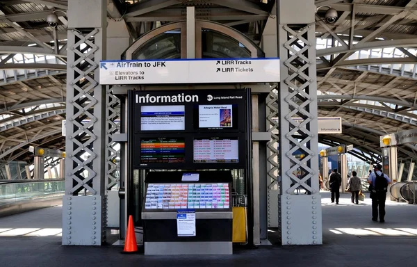 NYC: LIRR Train Terminal — Stock Photo, Image