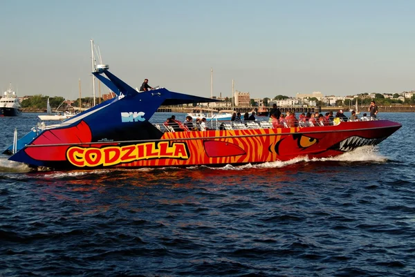 Boston, MA: Godzilla barco de turismo de alta velocidade — Fotografia de Stock