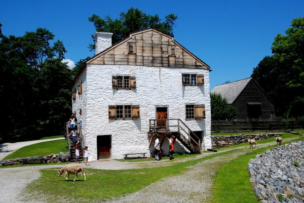 Sömnig fördjupning, ny: c. 1750 philipsburg manor house — Stockfoto