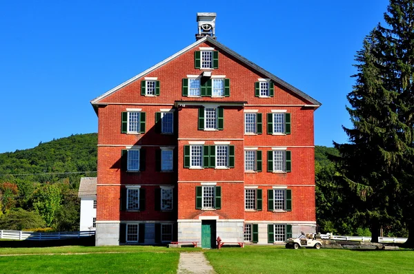 Hancock MA: 1830 Brethren's House at Shaker Village — Stock Photo, Image