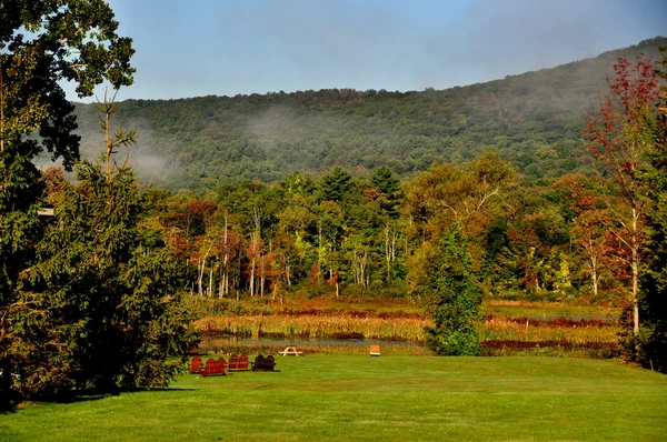 Lenox, MA: Clouds on Forested Hills — Stock Photo, Image