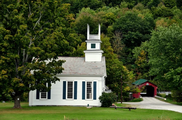 West Arlington, VT: Iglesia en el Verde — Foto de Stock