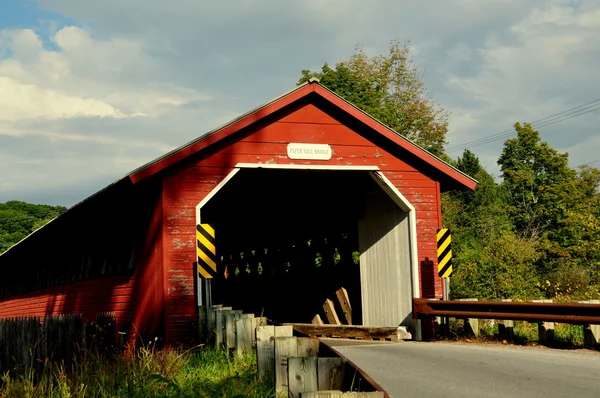 Bennington, VT: 1889 Ponte coberta do moinho de papel — Fotografia de Stock