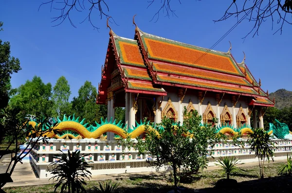 Kanchanaburi, Thailand: Wat Tham Mungkornthong — Stockfoto