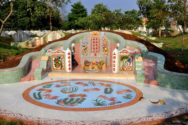 Kanchanaburi, Thailand: Chinese Family's Burial Tombs — Stock Photo, Image