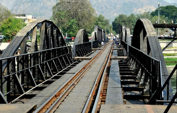 : タイ ・ カンチャナブリ クウェー川鉄道橋 — ストック写真