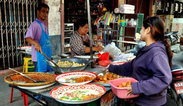 Kanchanaburi, Tailandia: Comida Vendedores — Foto de Stock