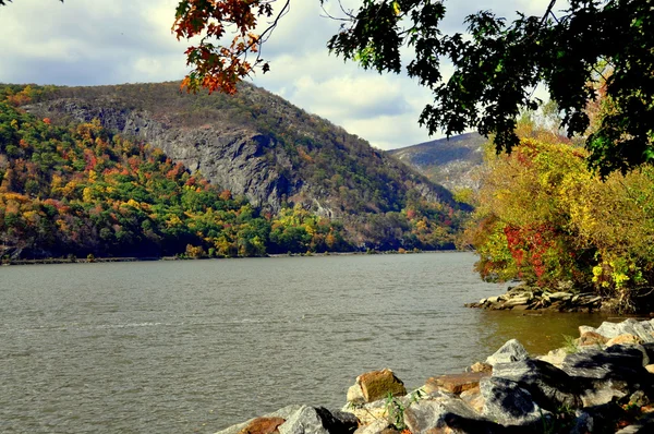 Cold Spring, NY:  Hudson River in Autumn — Stock Photo, Image