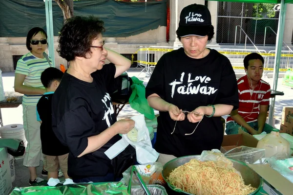 NYC: Vendedores de comida no Festival de Taiwan — Fotografia de Stock