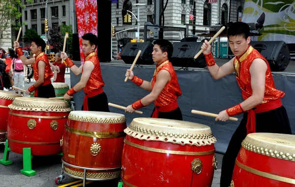 NYC: Jeugdige Drummers op Taiwanese Festival — Stockfoto