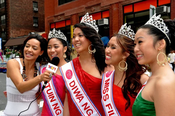 NYC: Filippina Beauty Queens no desfile — Fotografia de Stock