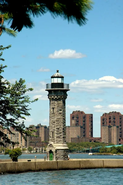 NYC: Roosevelt Adası'eski taş deniz feneri — Stok fotoğraf