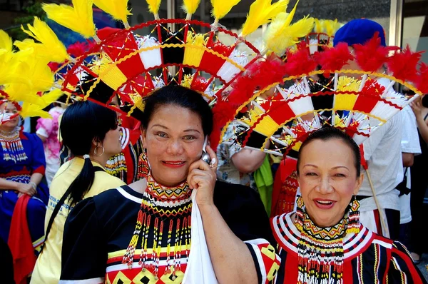 NYC: Two Filippina Woman at Philippines Parade — Stock Photo, Image