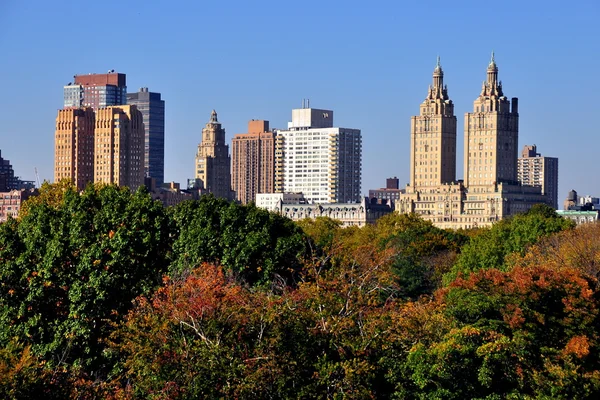 Nyc: Blick vom Central Park auf die Skyline von Manhattan — Stockfoto