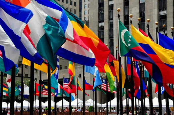 NYC: Rockefeller Center Flags of the World — Stock Photo, Image