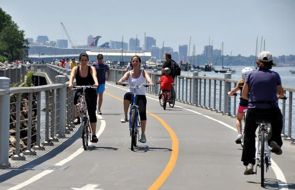 NYC: Bikers in Riverside Park — Stock Photo, Image