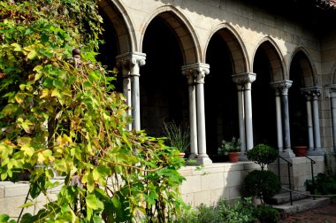 NYC: Bonnefont Cloister Cloisters Müzesi'nde