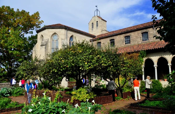 NYC: Bonnefont Cloister at the Cloisters Museum — Stock Photo, Image