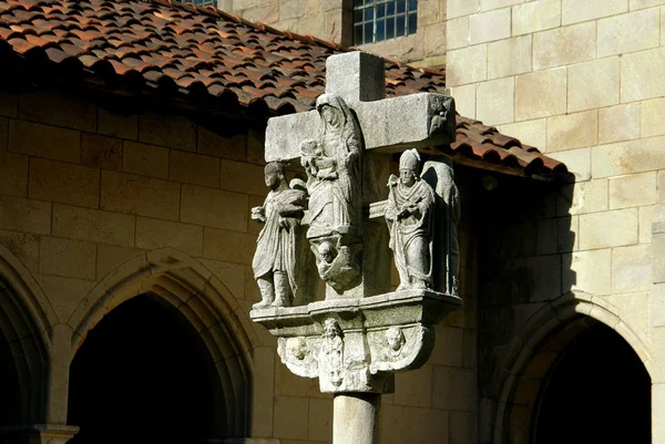 NYC: Trie Cloister Calvaire no Cloisters Museum — Fotografia de Stock