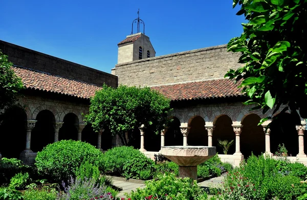 NYC: Bonnefont klooster op de The Cloisters-Museum — Stockfoto