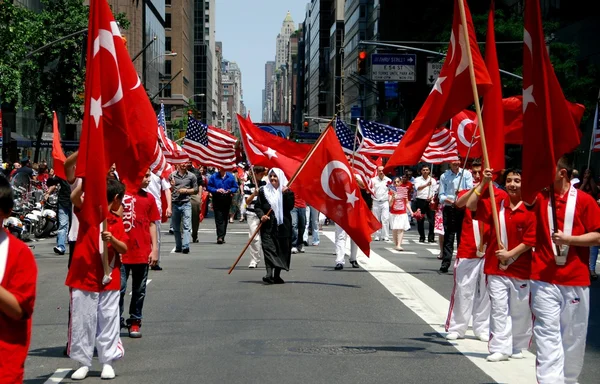 NYC: Marchers at Turkish Day Parade — Stock Photo, Image